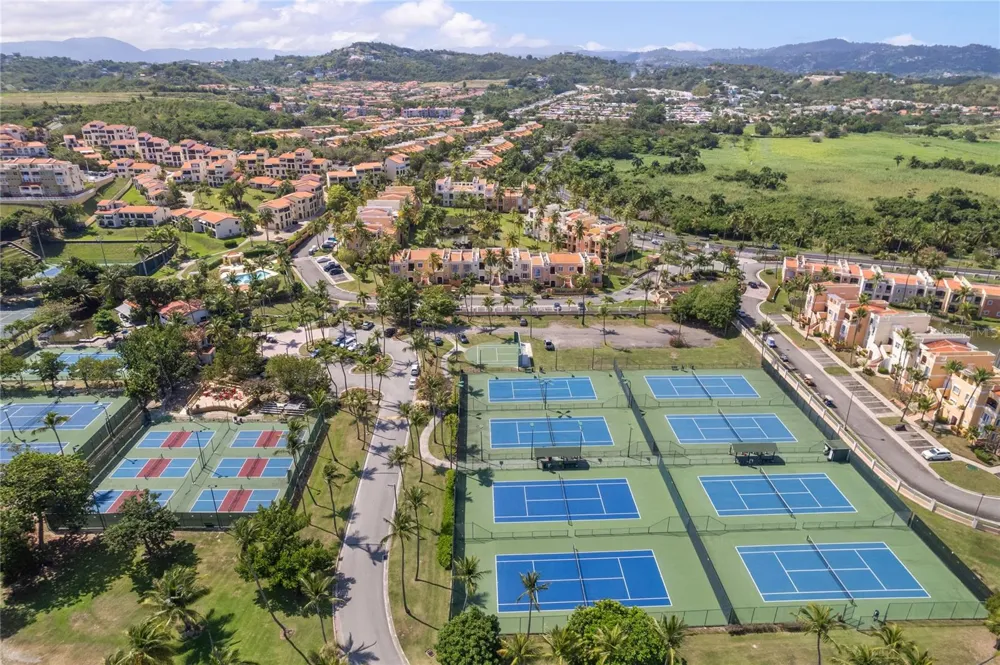 125 PALMARINA CLUB #12 Humacao, PR 00791