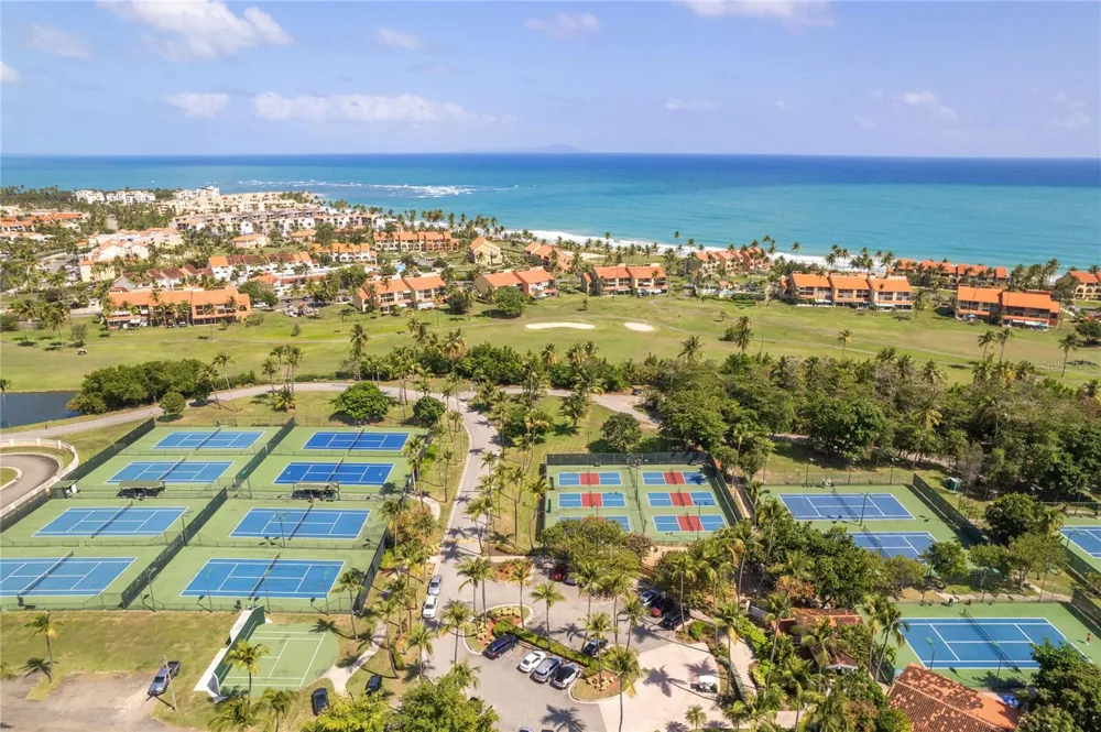 125 PALMARINA CLUB #12 Humacao, PR 00791