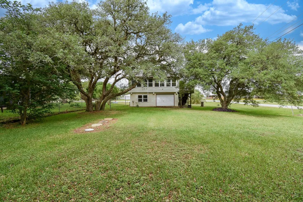 225 Swallow Drive Palacios, TX 77465
