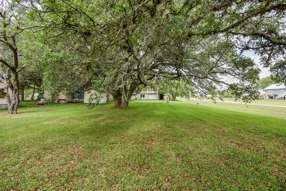225 Swallow Drive Palacios, TX 77465