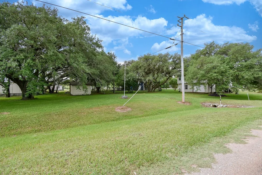 225 Swallow Drive Palacios, TX 77465
