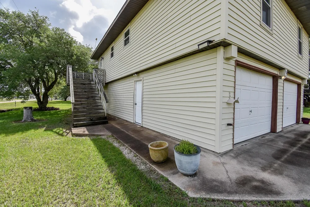 225 Swallow Drive Palacios, TX 77465