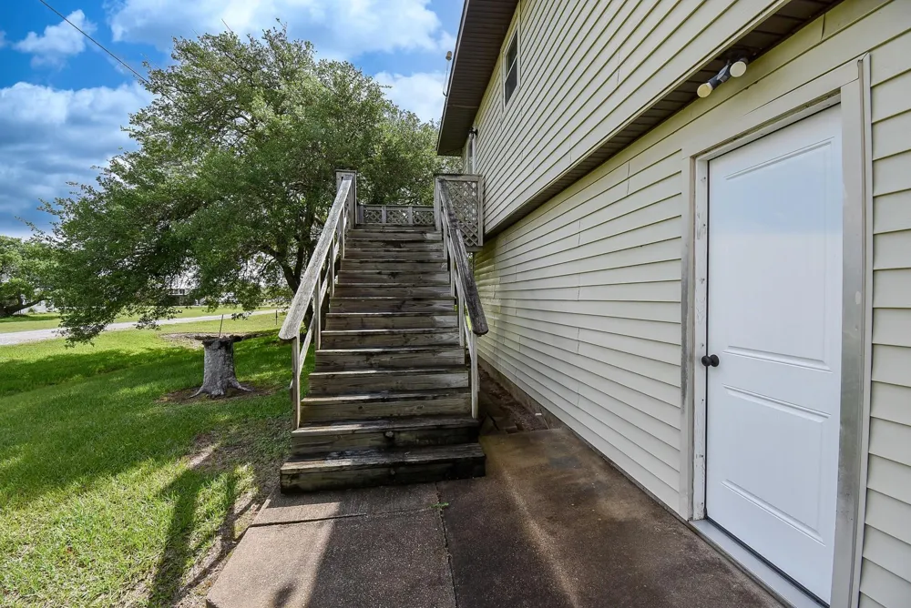 225 Swallow Drive Palacios, TX 77465