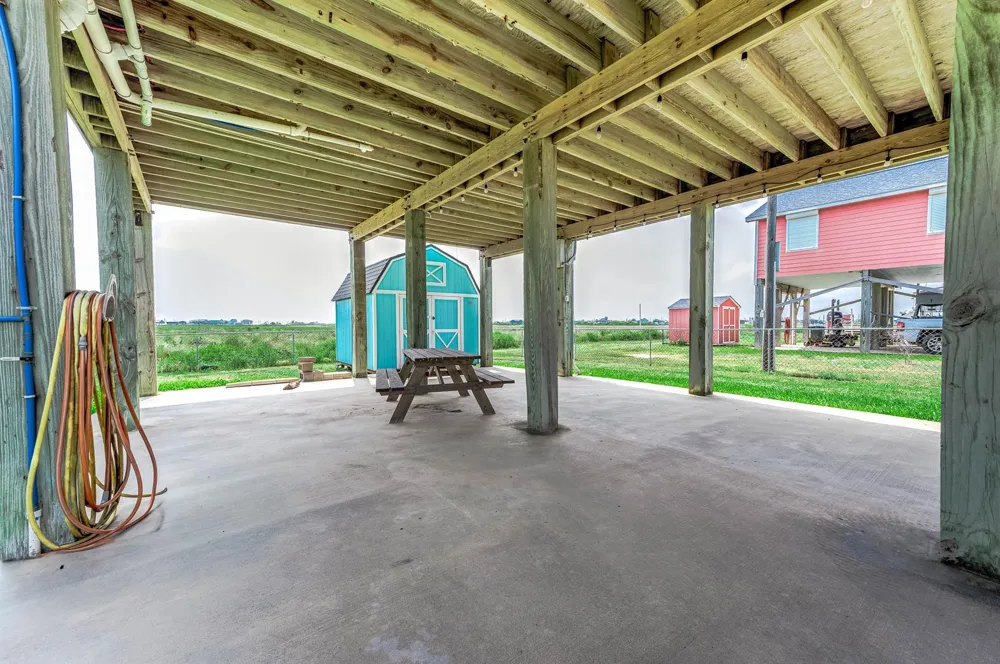 264 County Road 205 Sargent, TX 77414