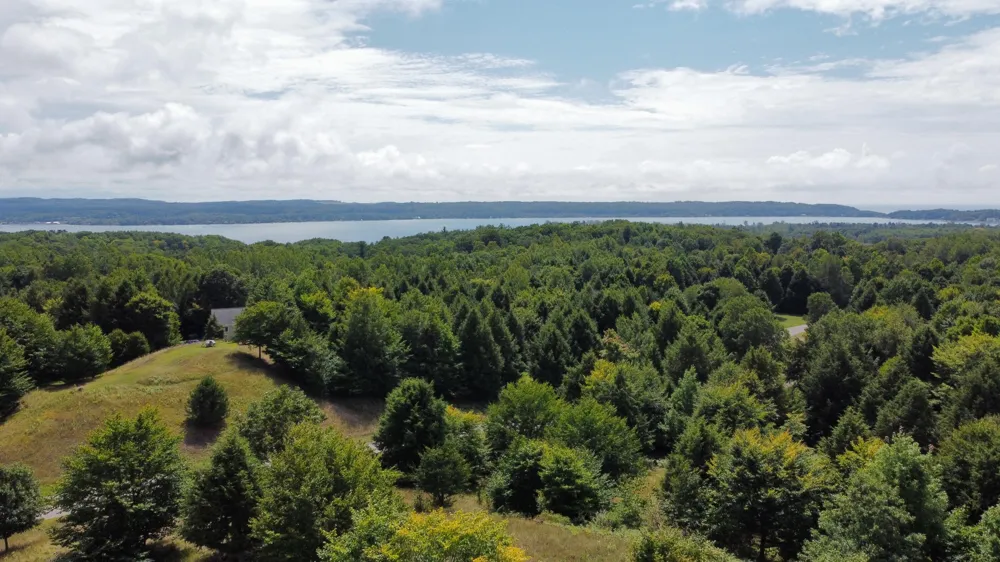 86 Slope Drive Onekama, MI 49675