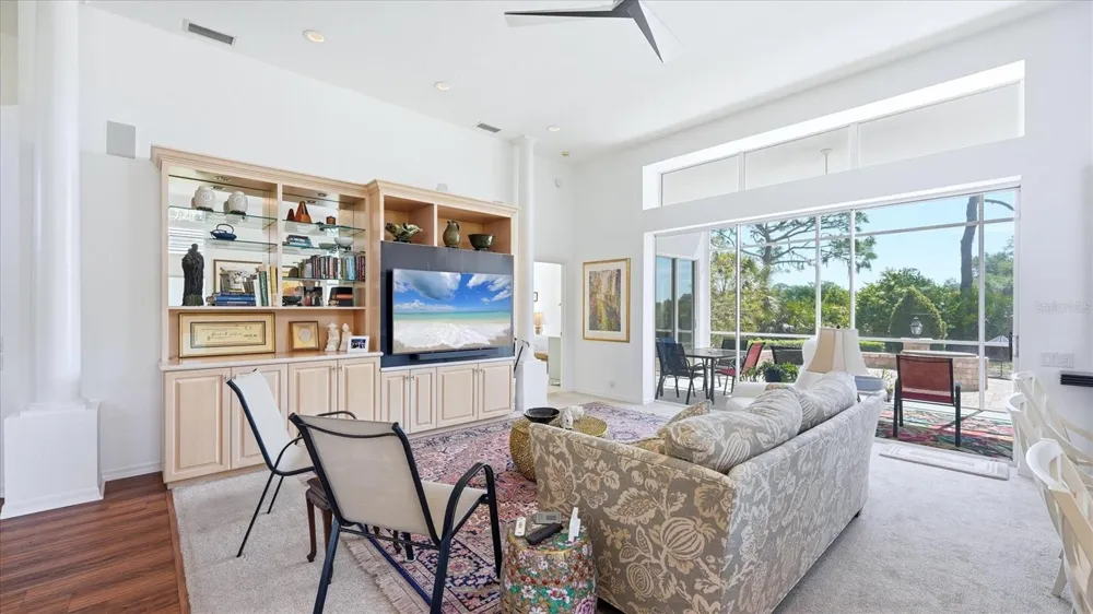8009 HAMPTON COURT University Park, FL 34201