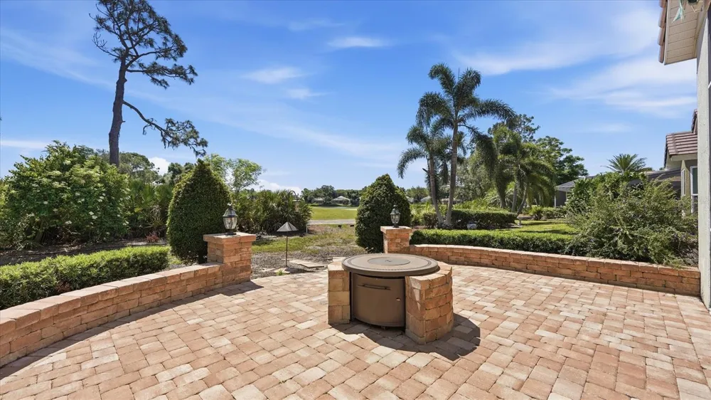 8009 HAMPTON COURT University Park, FL 34201