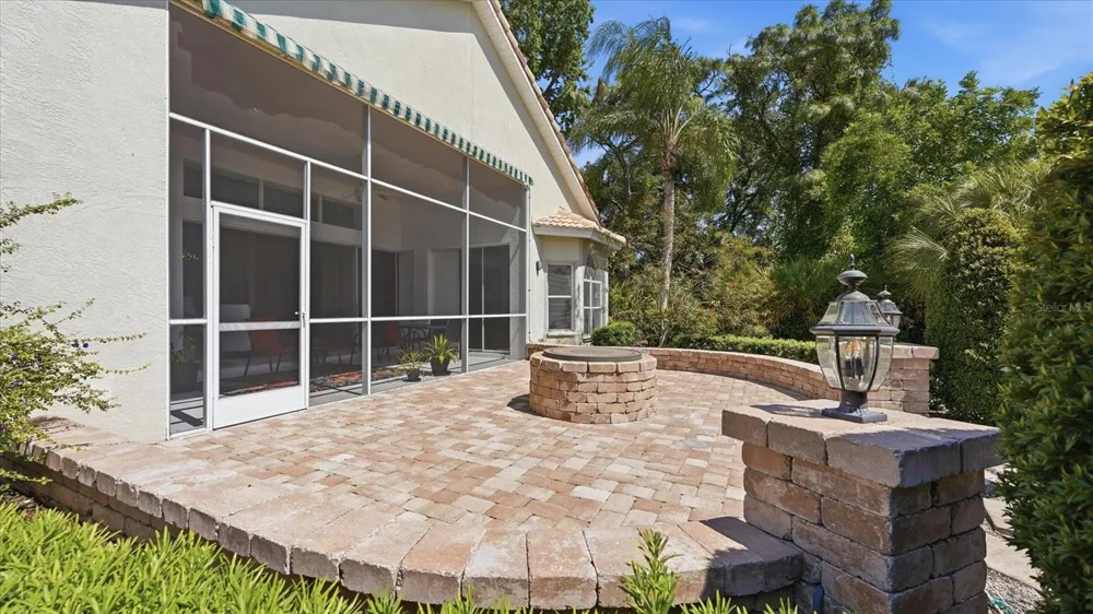 8009 HAMPTON COURT University Park, FL 34201