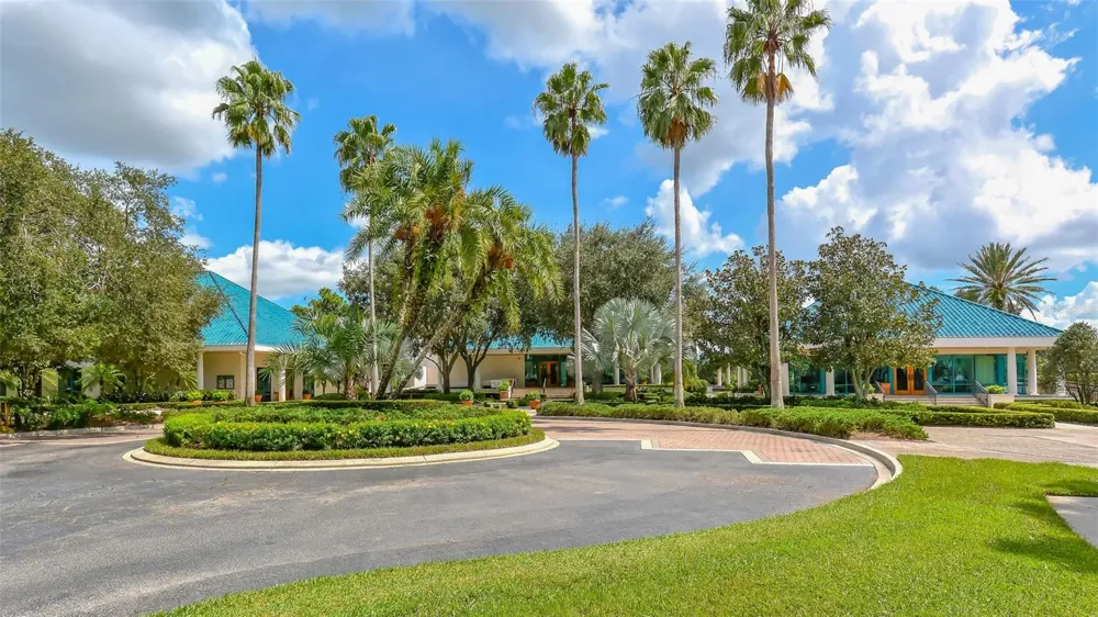 8009 HAMPTON COURT University Park, FL 34201