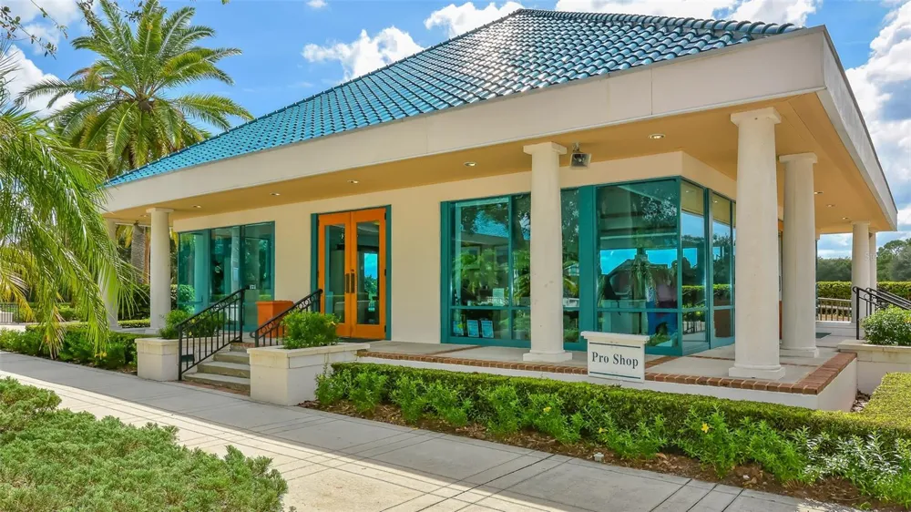 8009 HAMPTON COURT University Park, FL 34201