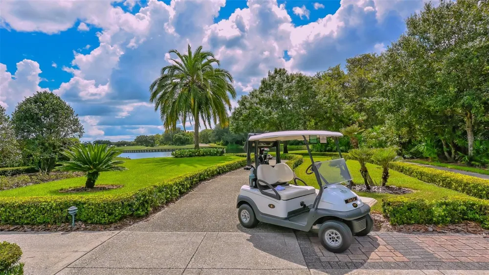 8009 HAMPTON COURT University Park, FL 34201