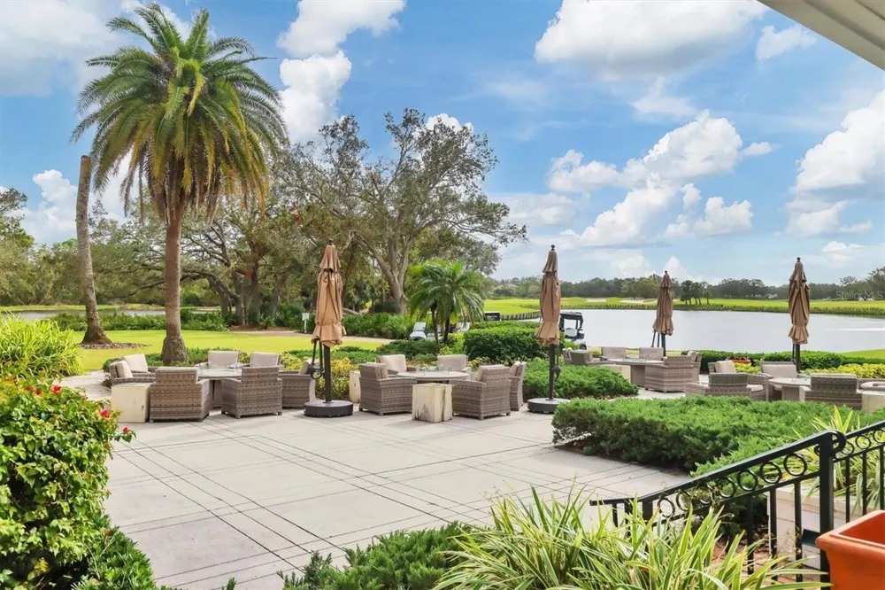 8009 HAMPTON COURT University Park, FL 34201