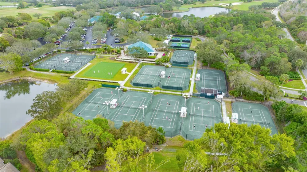 8009 HAMPTON COURT University Park, FL 34201