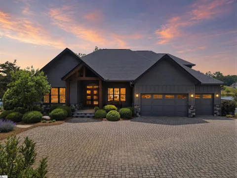 984 Mapleton Lane