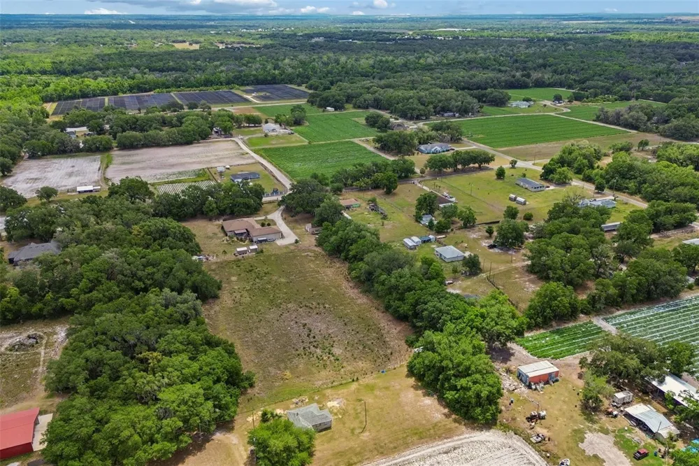 2413 ED BROWN LANE Plant City, FL 33567