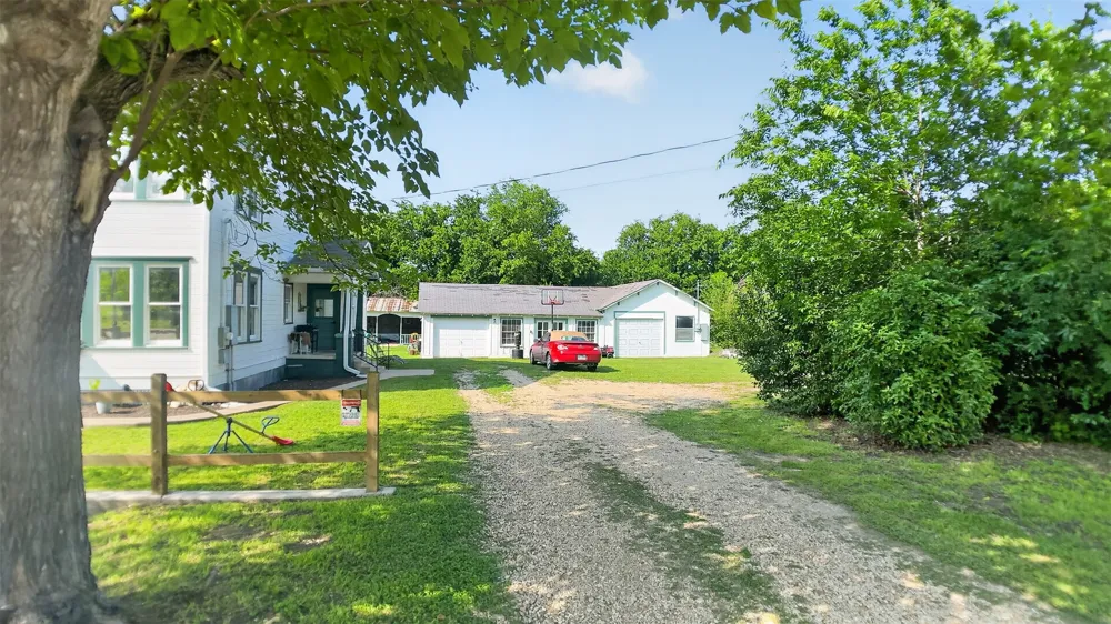 240 W Allen Street Bartlett, TX 76511