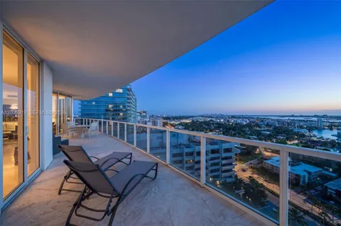 10225 Collins Ave #2004