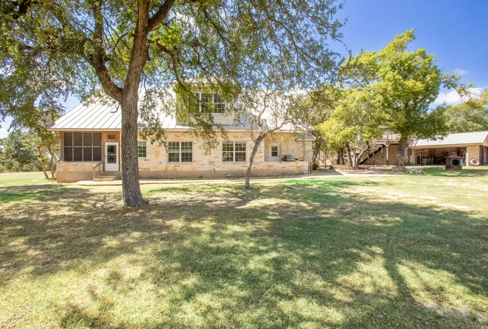 2010 County Road 233 Florence, TX 76527