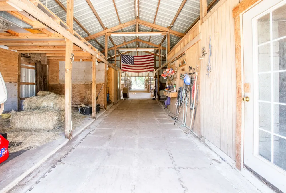 2010 County Road 233 Florence, TX 76527