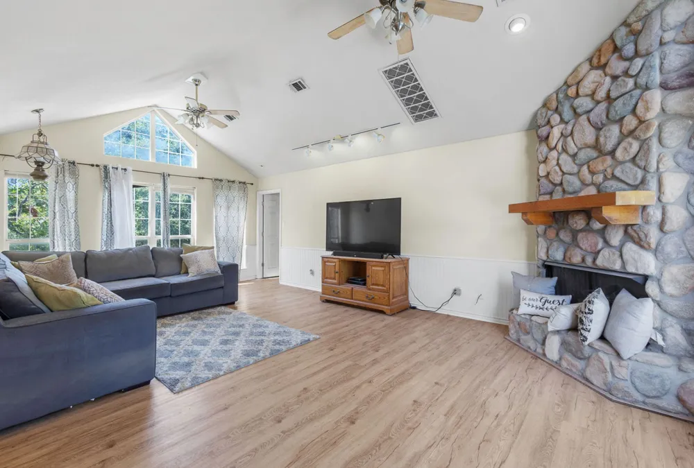 2010 County Road 233 Florence, TX 76527
