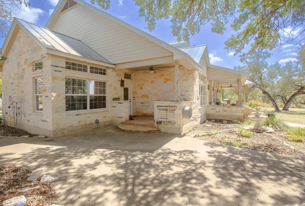 2010 County Road 233 Florence, TX 76527