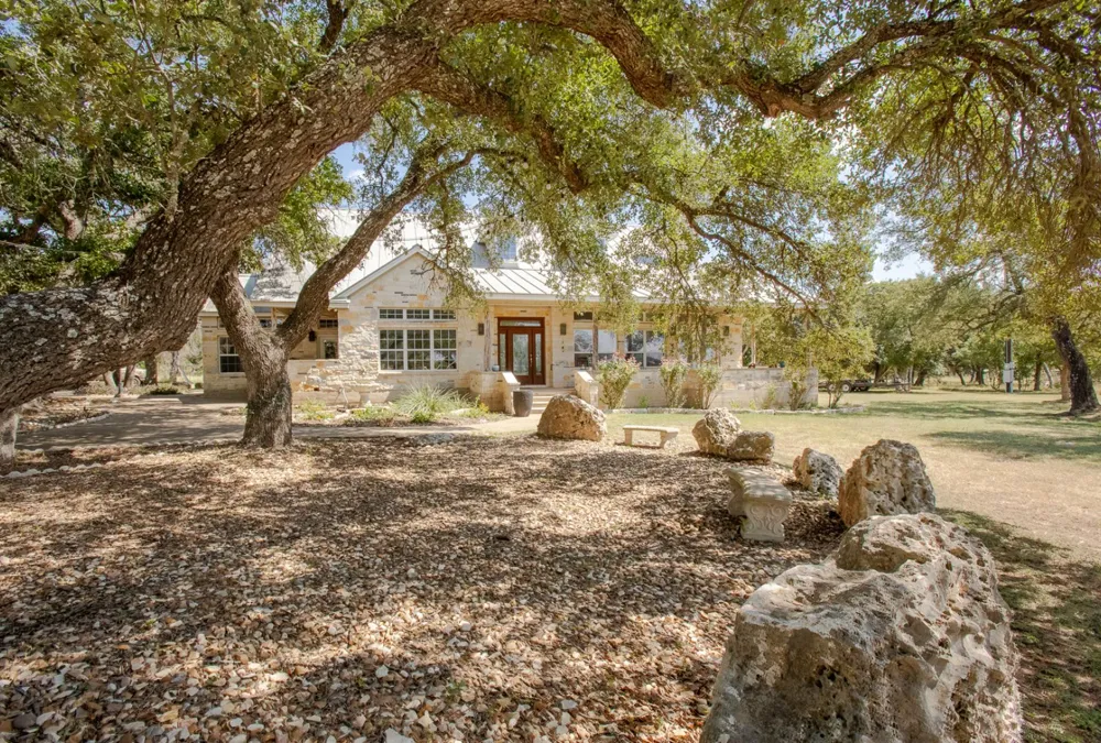 2010 County Road 233 Florence, TX 76527