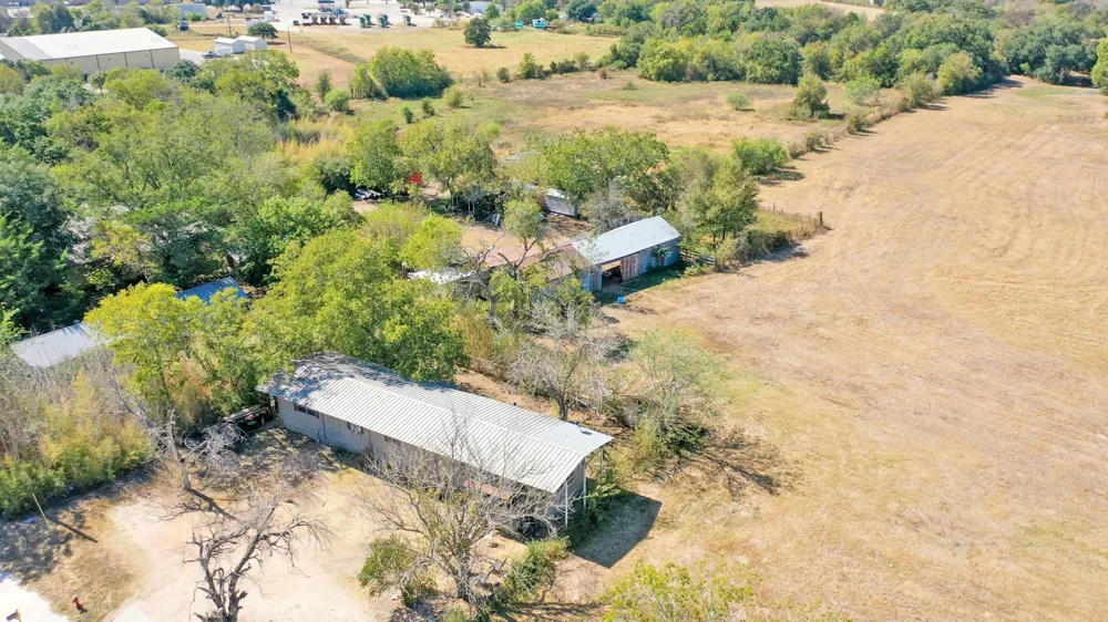 2216 Old Hearne Road Bryan, TX 77803