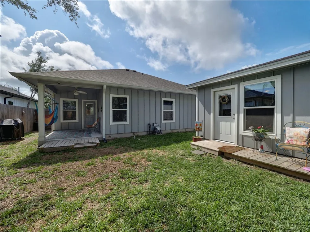 350 10th Street Aransas Pass, TX 78336