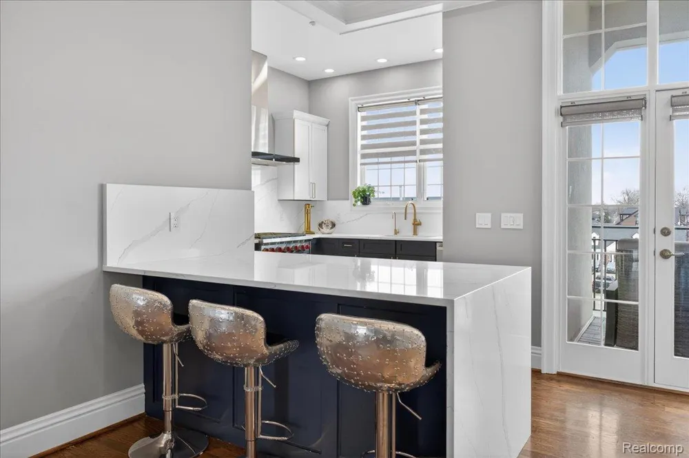 801 W Ann Arbor Trail #301 Plymouth City, MI 48170