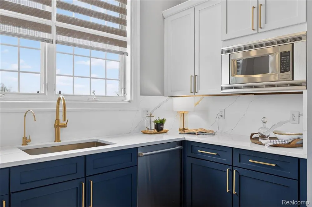 801 W Ann Arbor Trail #301 Plymouth City, MI 48170