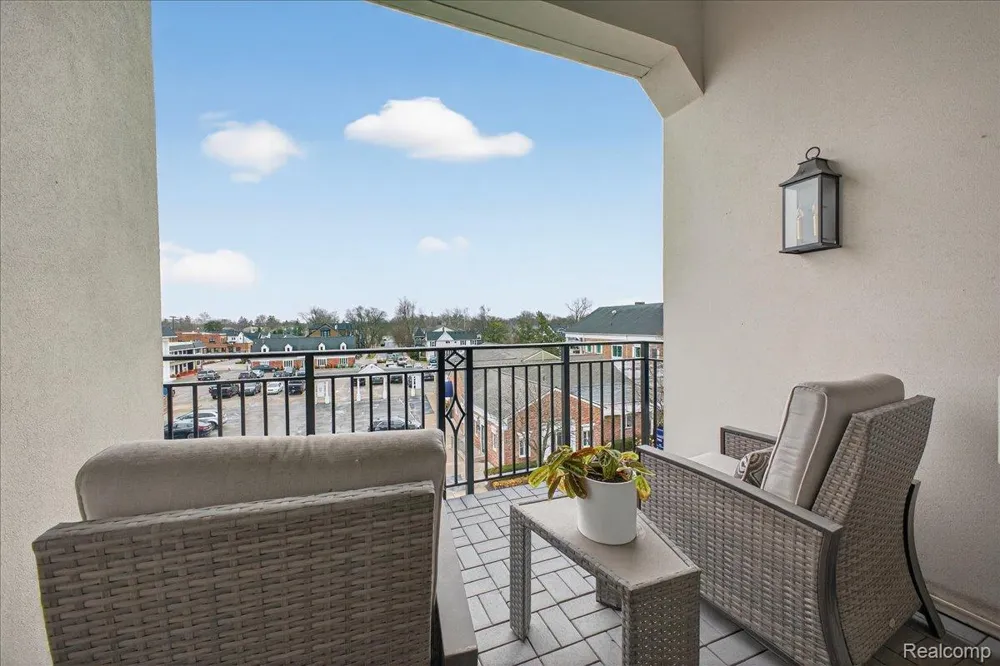 801 W Ann Arbor Trail #301 Plymouth City, MI 48170