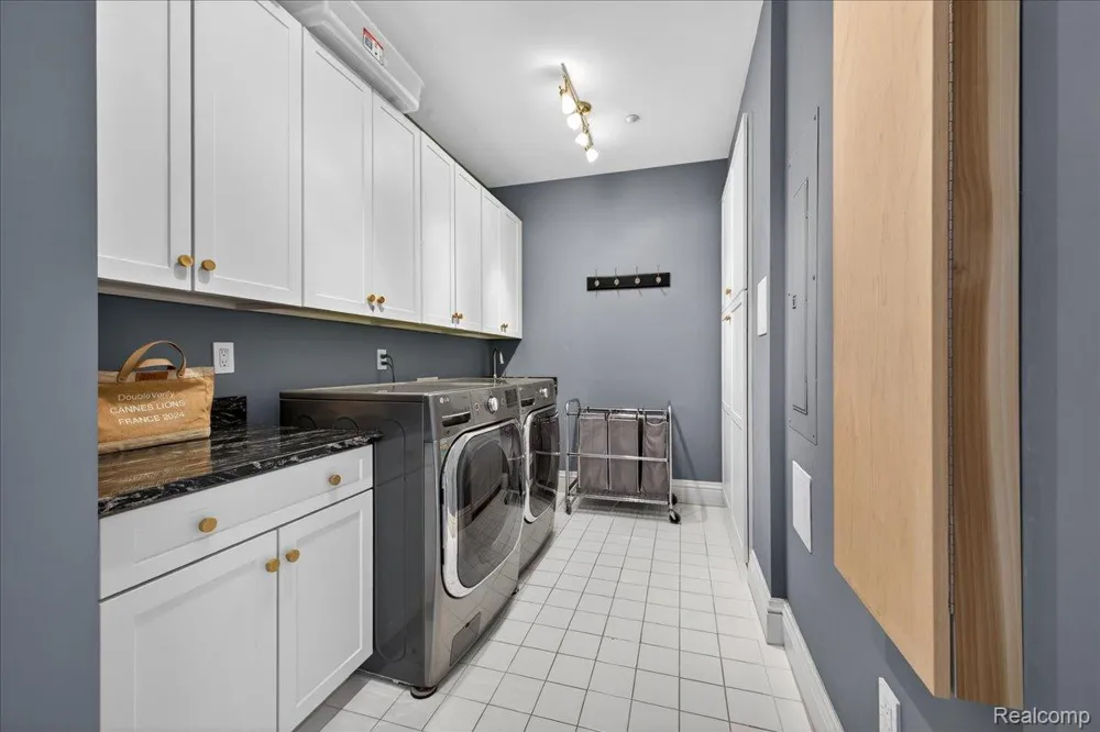 801 W Ann Arbor Trail #301 Plymouth City, MI 48170