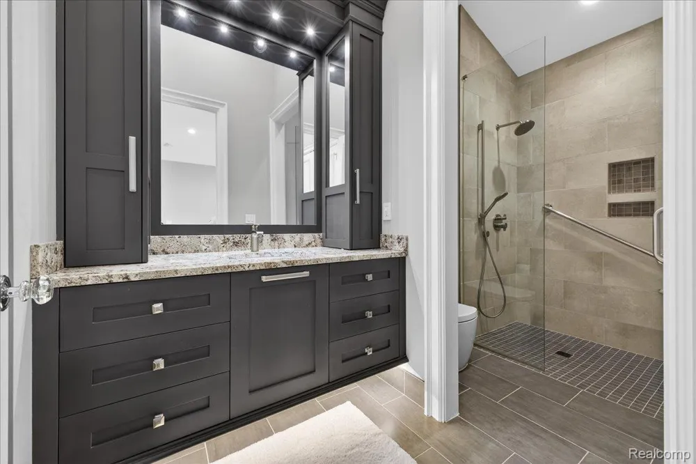 801 W Ann Arbor Trail #301 Plymouth City, MI 48170