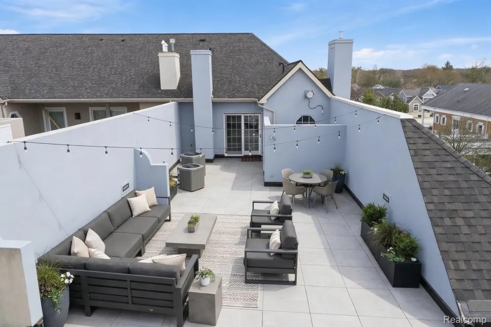 801 W Ann Arbor Trail #301 Plymouth City, MI 48170