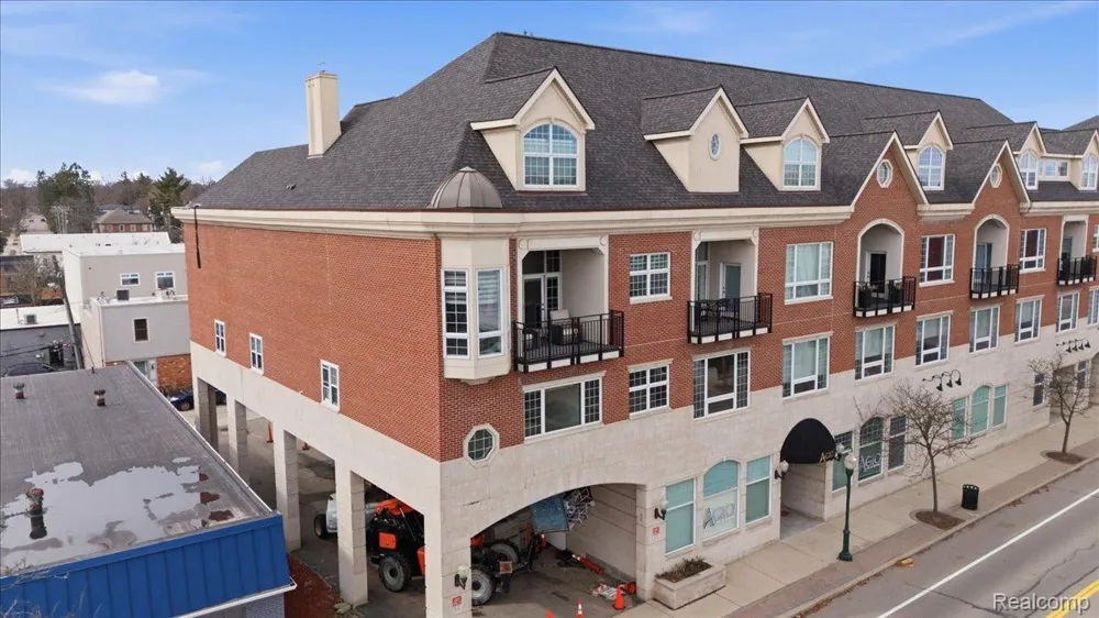 801 W Ann Arbor Trail #301 Plymouth City, MI 48170