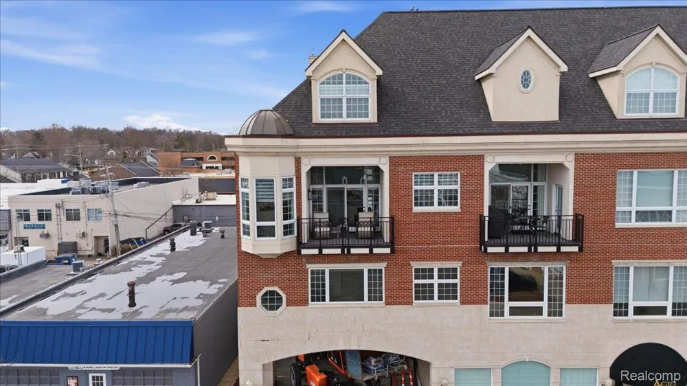 801 W Ann Arbor Trail #301 Plymouth City, MI 48170