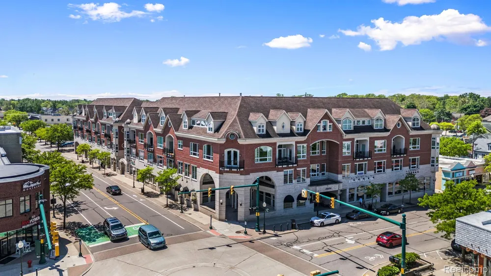 801 W Ann Arbor Trail #301 Plymouth City, MI 48170
