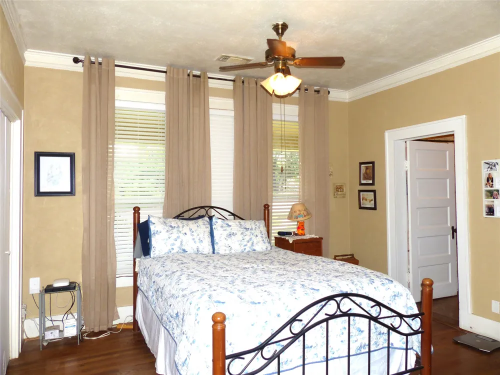 606 S Blackburn Brady, TX 76825