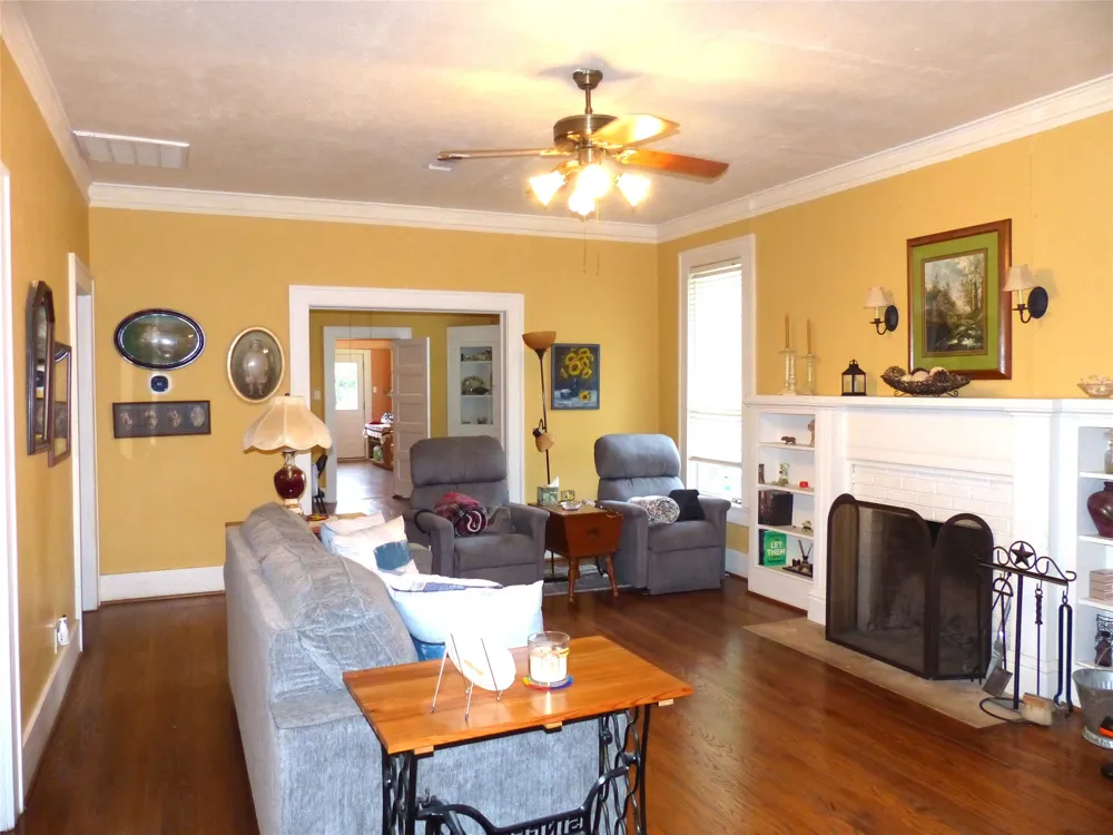 606 S Blackburn Brady, TX 76825