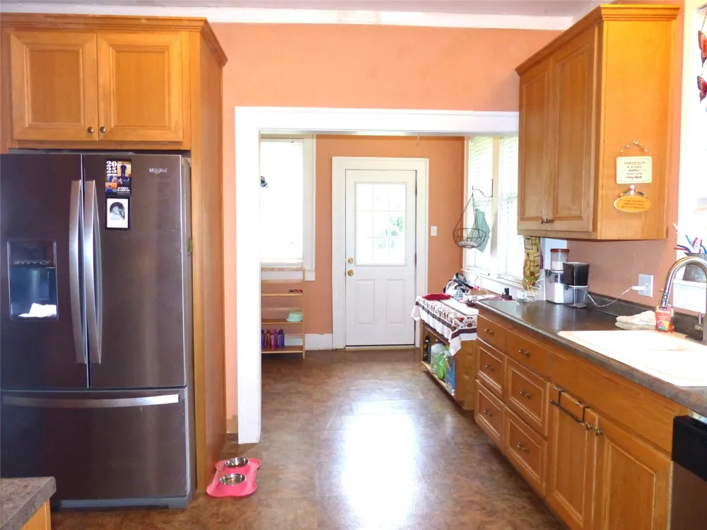 606 S Blackburn Brady, TX 76825