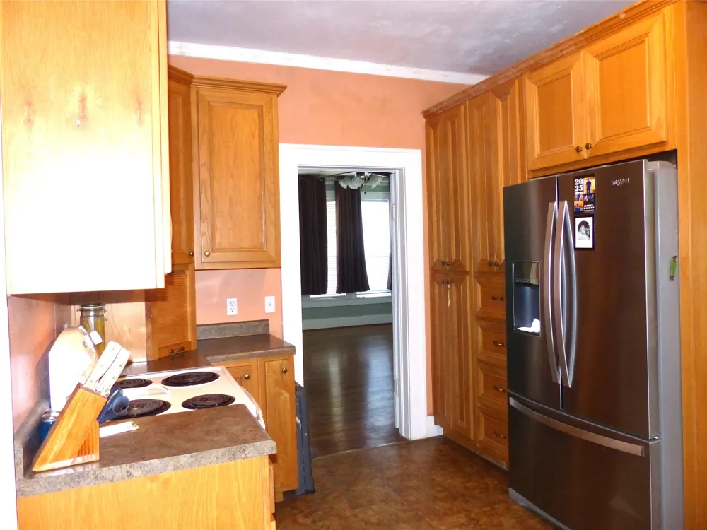 606 S Blackburn Brady, TX 76825