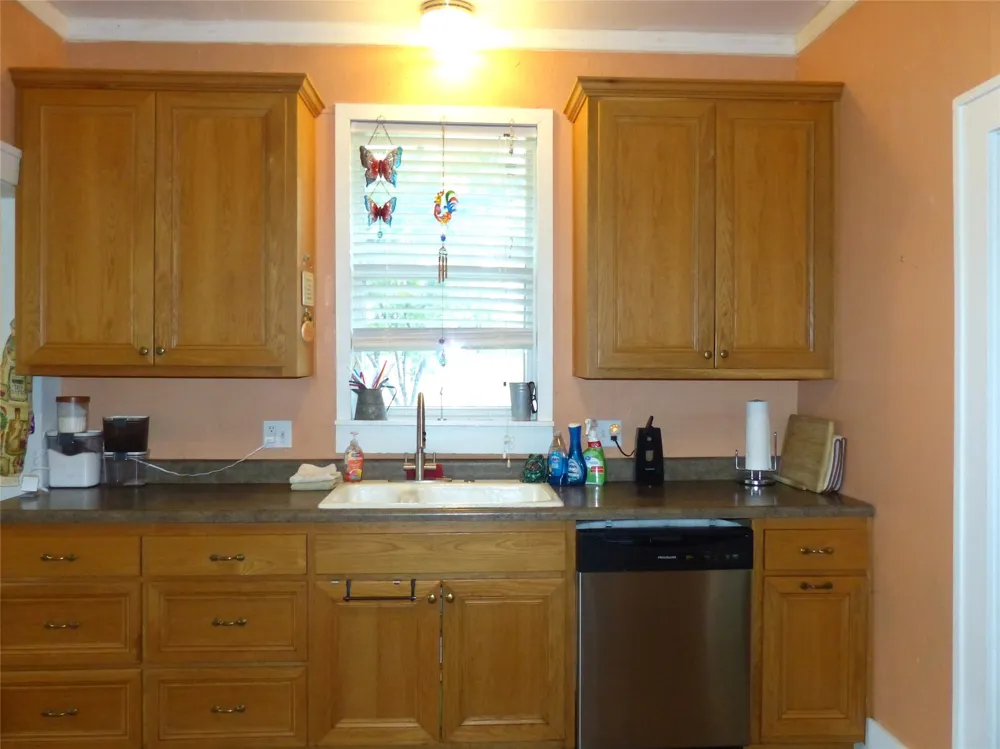 606 S Blackburn Brady, TX 76825