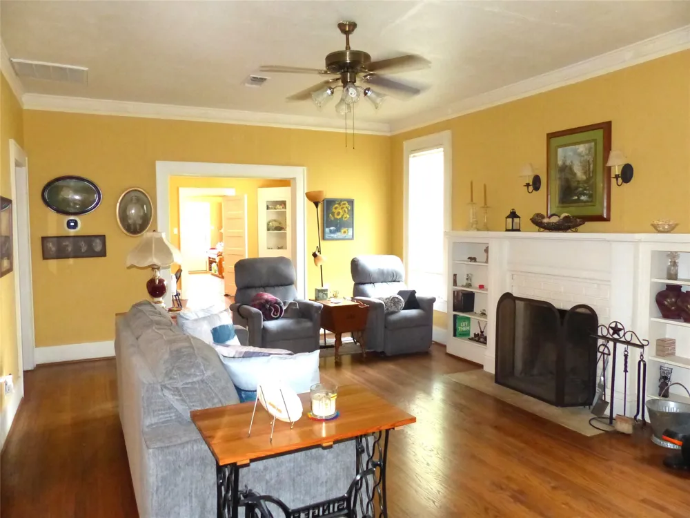 606 S Blackburn Brady, TX 76825