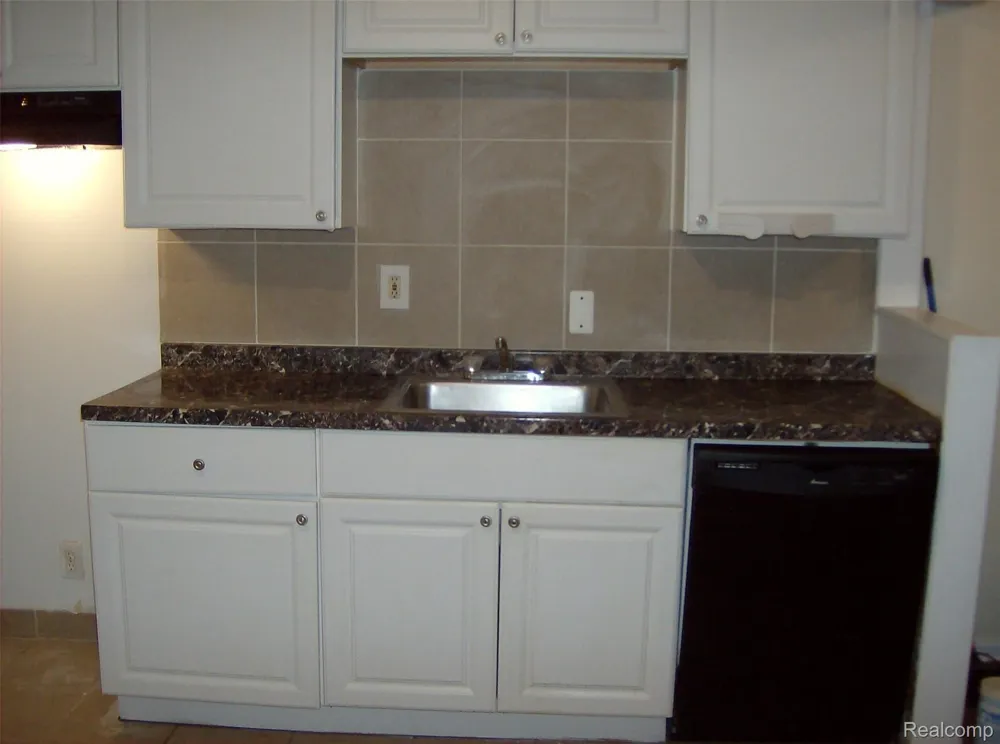 10641 TROY STREET Oak Park City, MI 48237