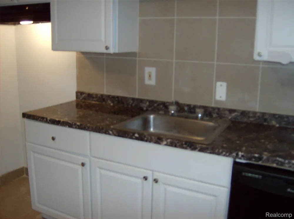 10641 TROY STREET Oak Park City, MI 48237