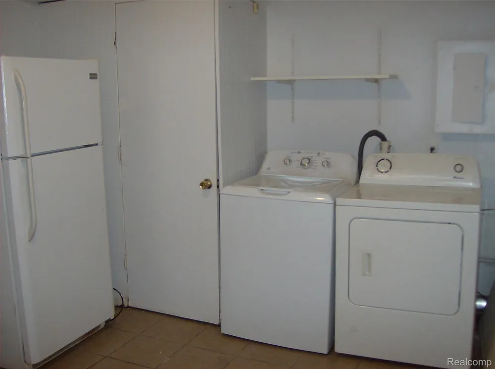 10641 TROY STREET Oak Park City, MI 48237