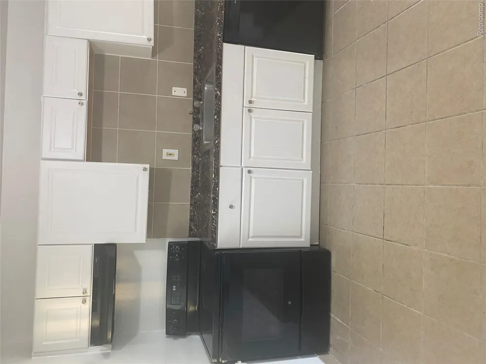 10641 TROY STREET Oak Park City, MI 48237