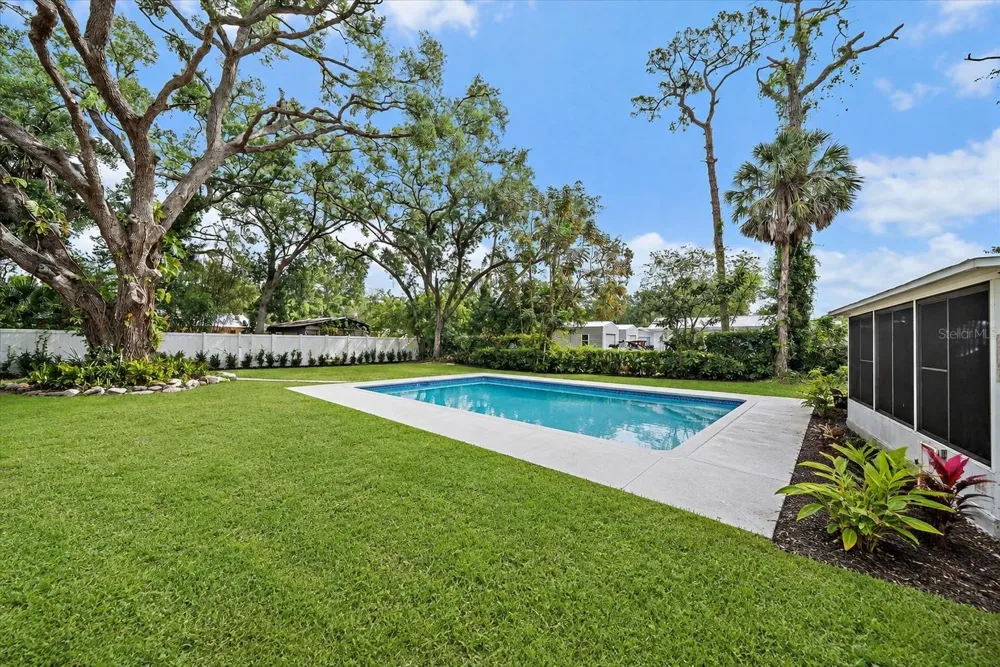 2503 53RD AVENUE W Bradenton, FL 34207