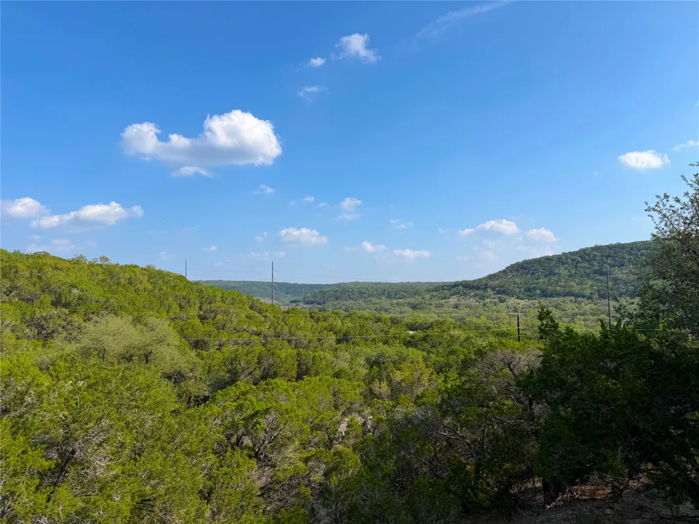 1362 Rockmoor Canyon Lake, TX 78133
