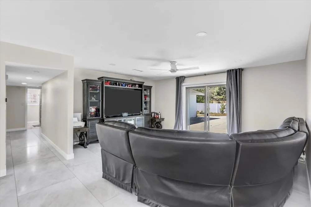 236 Camino Elevado Bonita, CA 91902